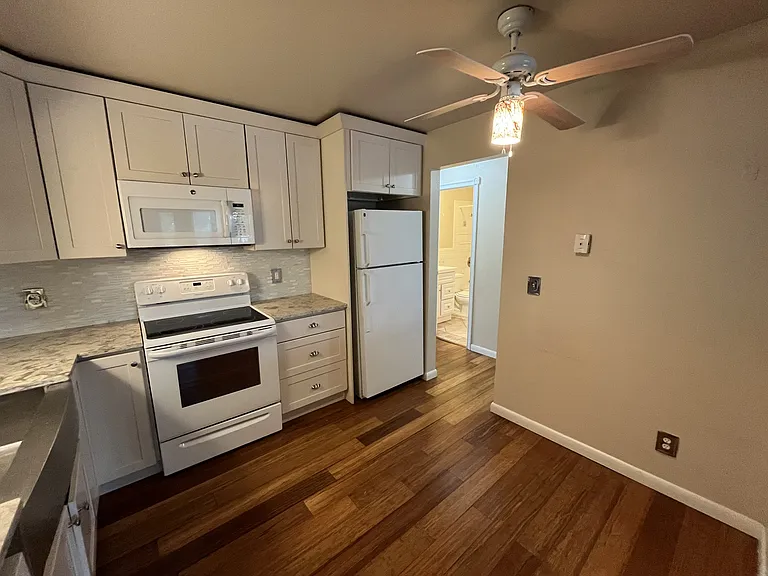 232 S Brentwood St #203 — Photo 8