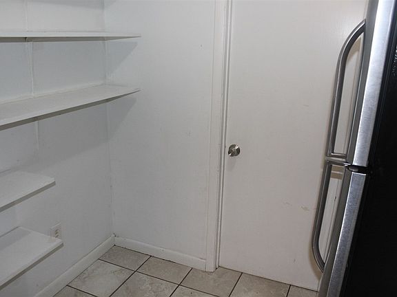 5th image of 926 Viscaya Blvd