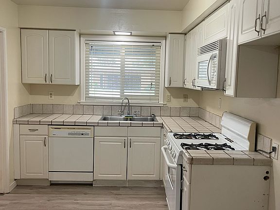 2nd image of 1837 Rosecrans Way