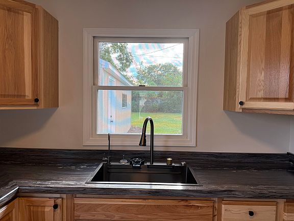 4th image of 929 Hunt Ave