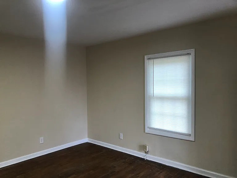 1807 Courtney Ave — Photo 8