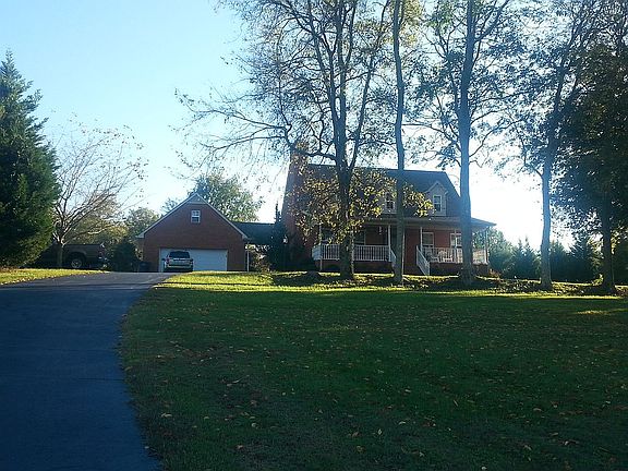 4th image of 2879 Carters Creek Station Rd