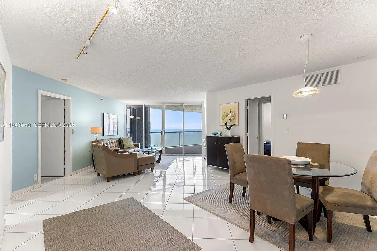 The Sterling Condo — Photo 2