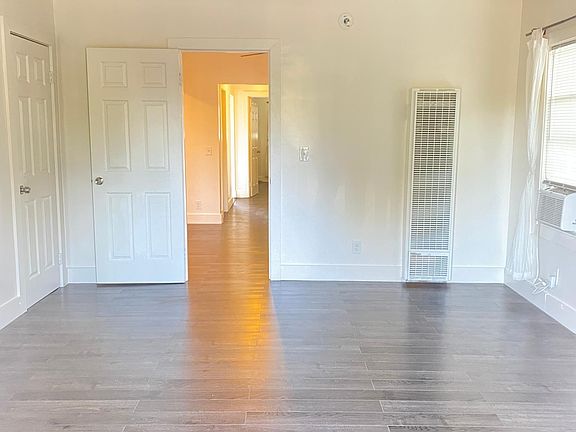 3rd image of 1113 E Orange Grove Blvd