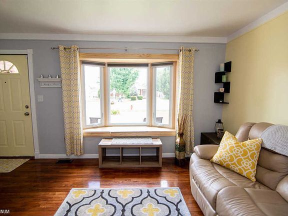 4th image of 39129 Roslyn Dr