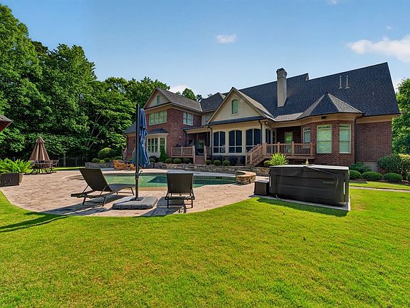 5th image of 244 Grey Rock Dr