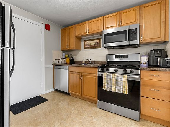 3rd image of 70 Mudge St #17