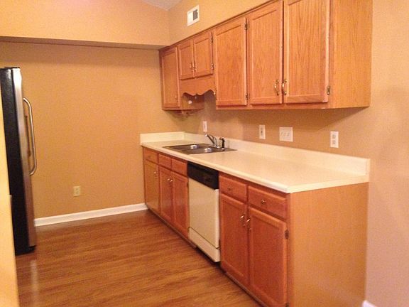 4th image of 804 Folly Ct Unit H