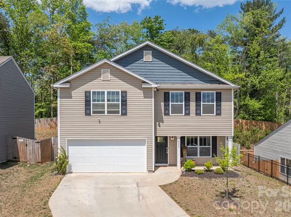 220 Roper St, Candler, NC 28715