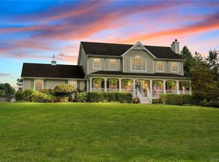 10 Marthas Way, Washingtonville, NY 10992