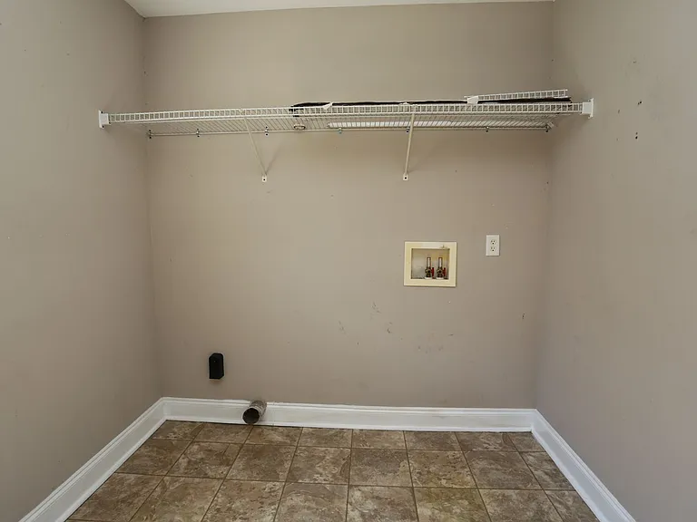 343 Longwood Dr — Photo 11