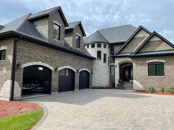 11S704 McGrath Ln, Naperville, IL 60564