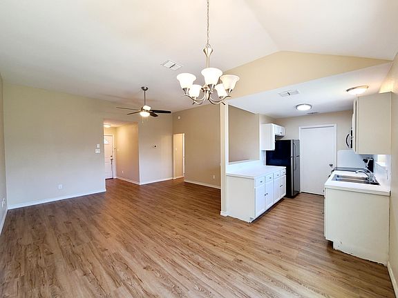 5th image of 7918 Fox Dr