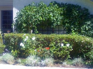 900 Thistlegate Rd, Oak Park, CA 91377