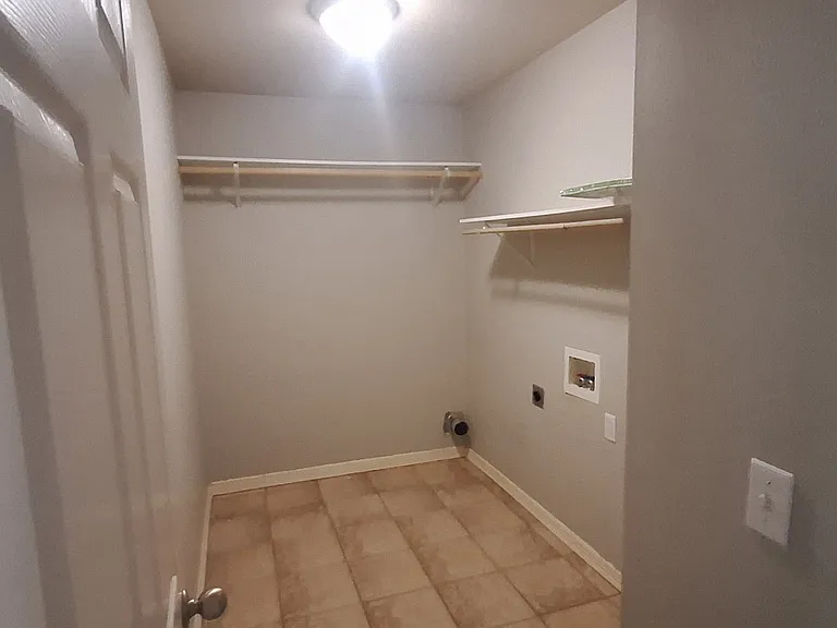 616 Highland Ct — Photo 5