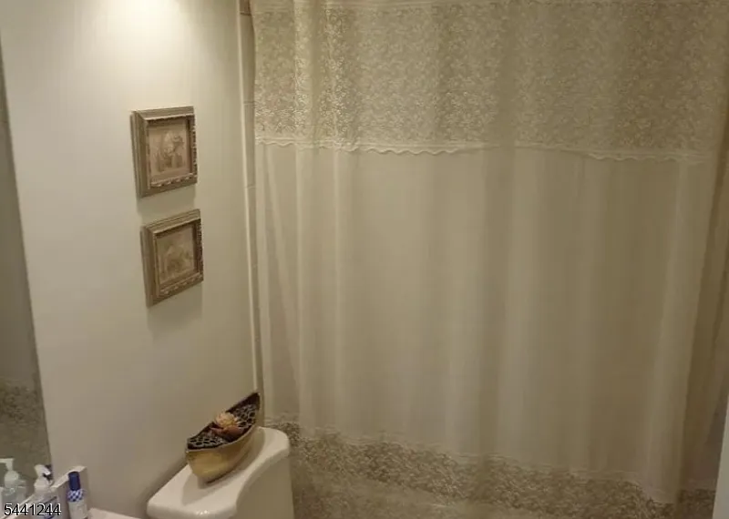4 bed, 2.5 bath, $5,200 — Photo 4