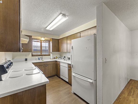 5th image of 1060 Garfield Ave