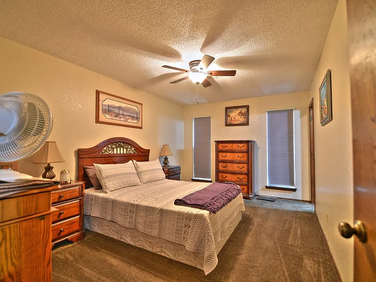 307 Vickie Dr — Photo 3