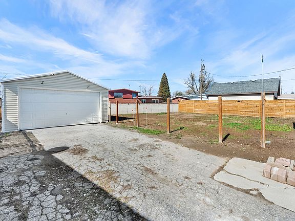 4th image of 8332 S Hayes St