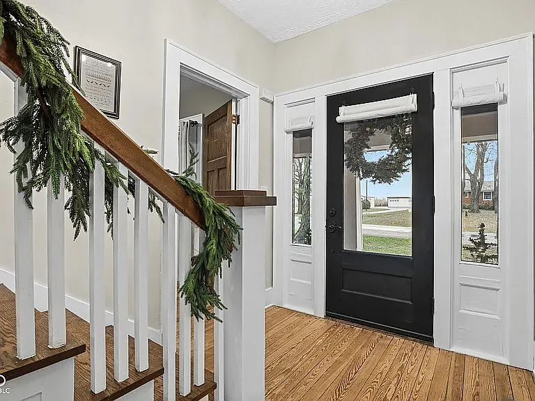 4 bed, 2500 sqft, $1,850 — Photo 3