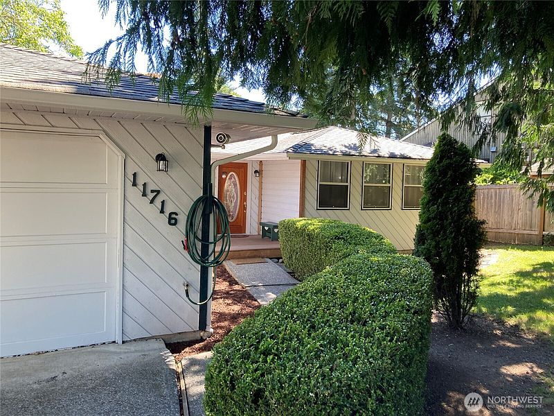 3rd image of 11716 26th Street NE