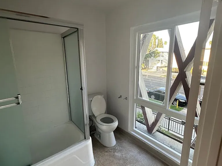 511 N Kenmore — Photo 11