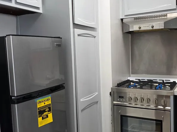 70-25 Yellowstone Boulevard image 5 of 21