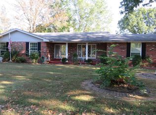 1811 Tomahawk Ln, Godfrey, IL 62035