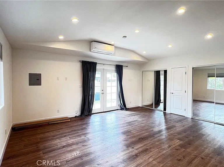 20737 Tiara St — Photo 4