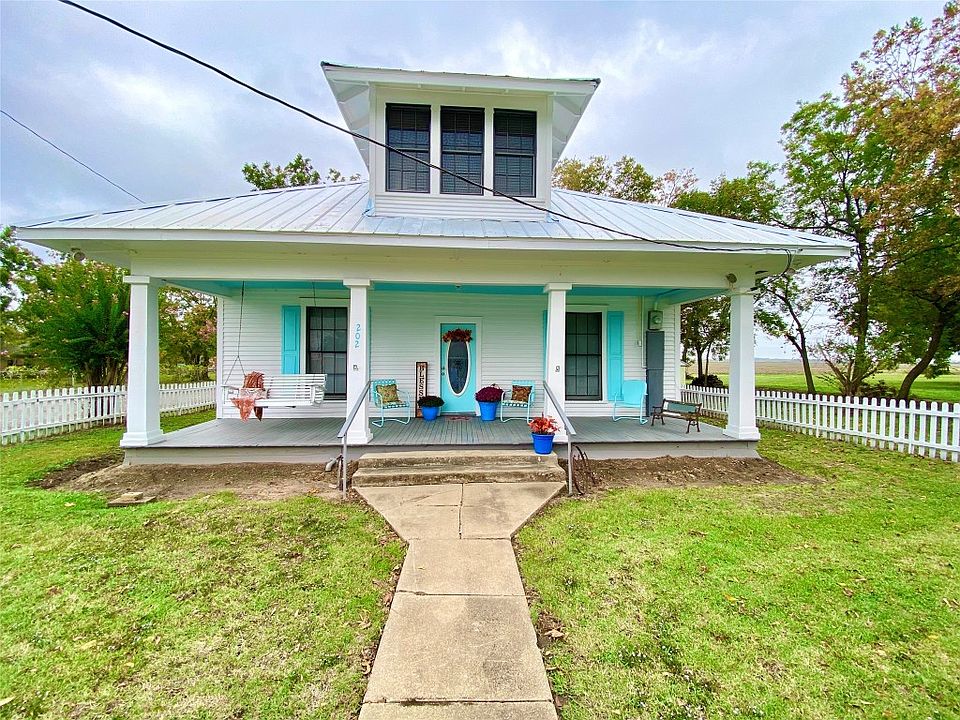 202 3rd St, Windom, TX 75492 MLS 20465845 Zillow
