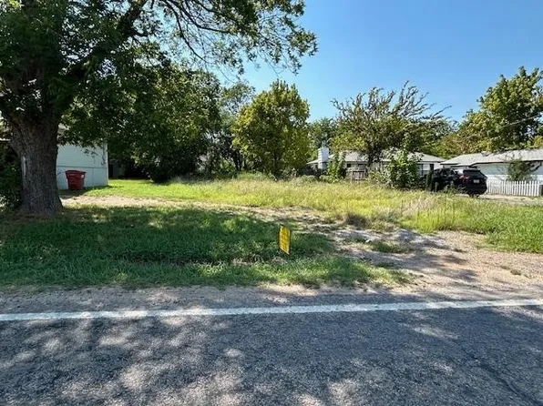 306 S Pecan St, Bells, TX 75414