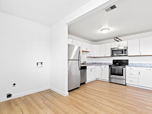 4th image of 1328 S Coffman St APT 1