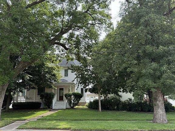 3rd image of 290 N Main St