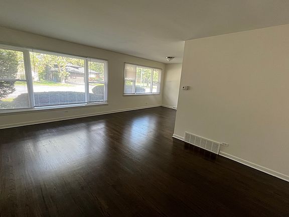 3rd image of 15360 Drexel Ave
