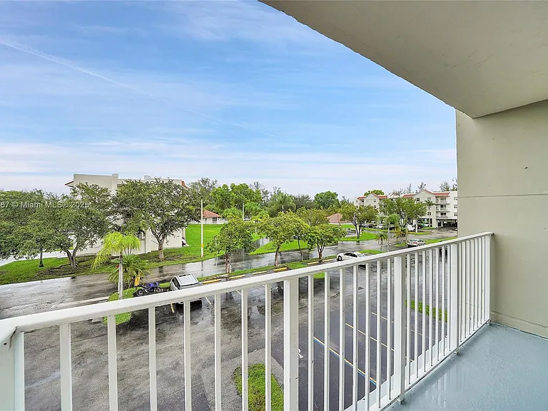 8260 SW 210th St #201 — Photo 23