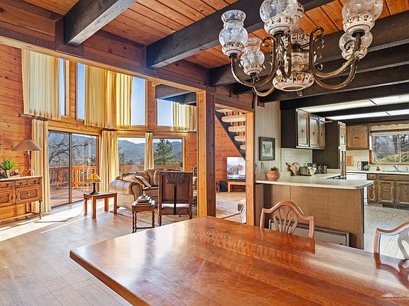 4th image of 24450 Oaktree Ct