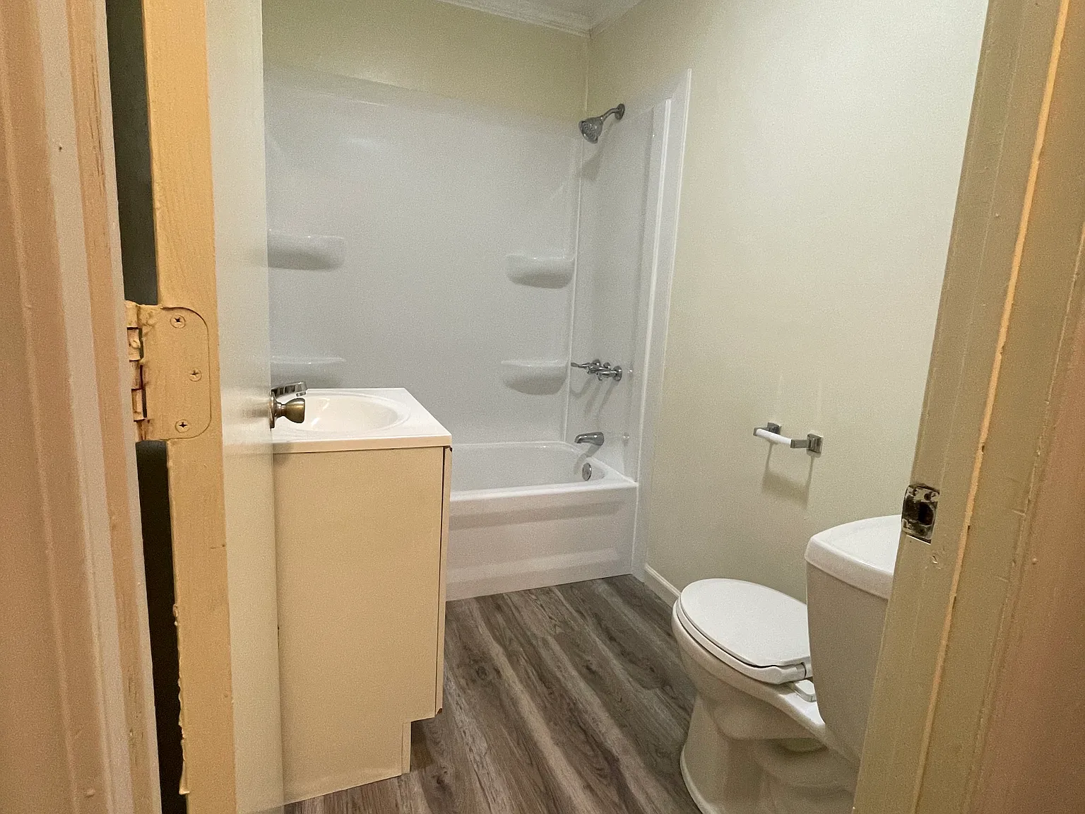 3 bed, 1222 sqft, $1,100 — Photo 2