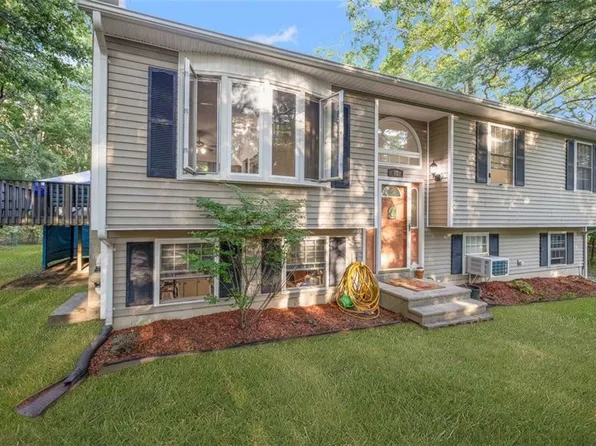 17 Old Kenyon Rd, Richmond, RI 02832