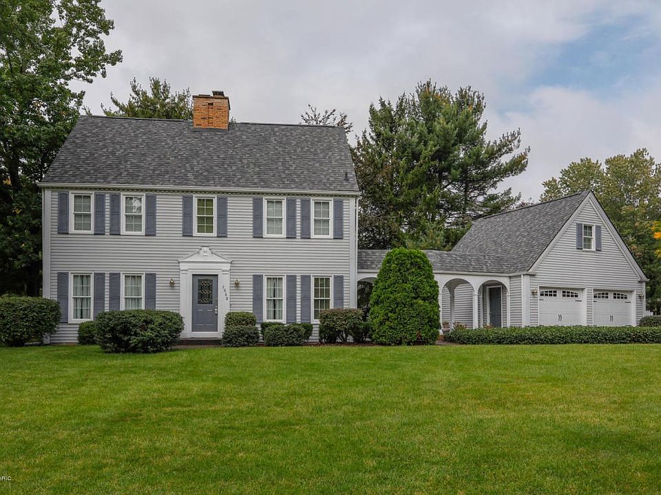 7662 Hunters Ridge Dr-101