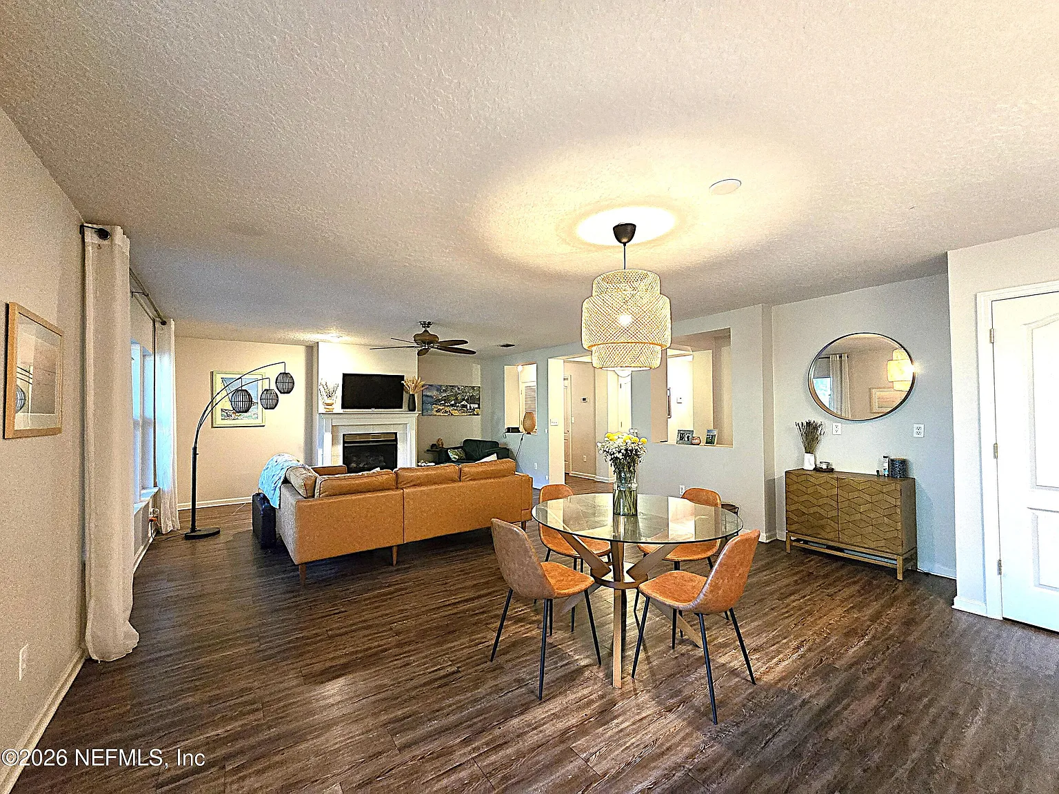 3 bed, 2.0 bath, 1694 sqft, $2,500 — Photo 3