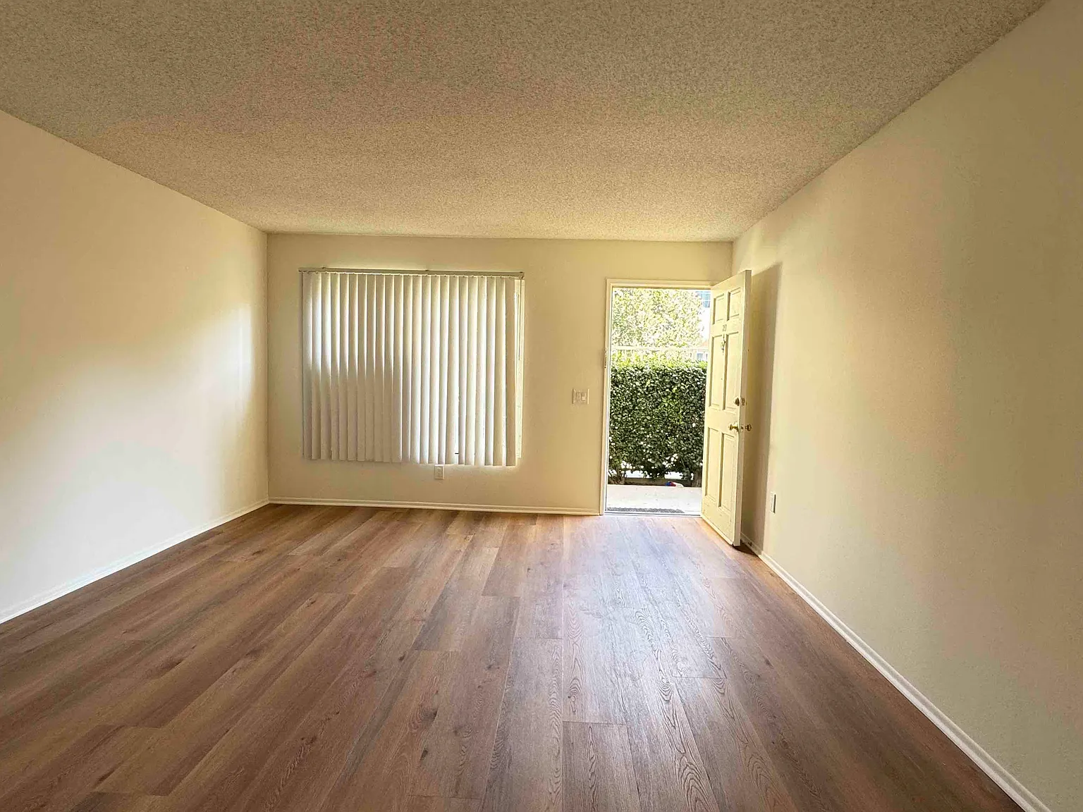 2 bed, 1.5 bath, 937 sqft, $2,600 — Photo 3