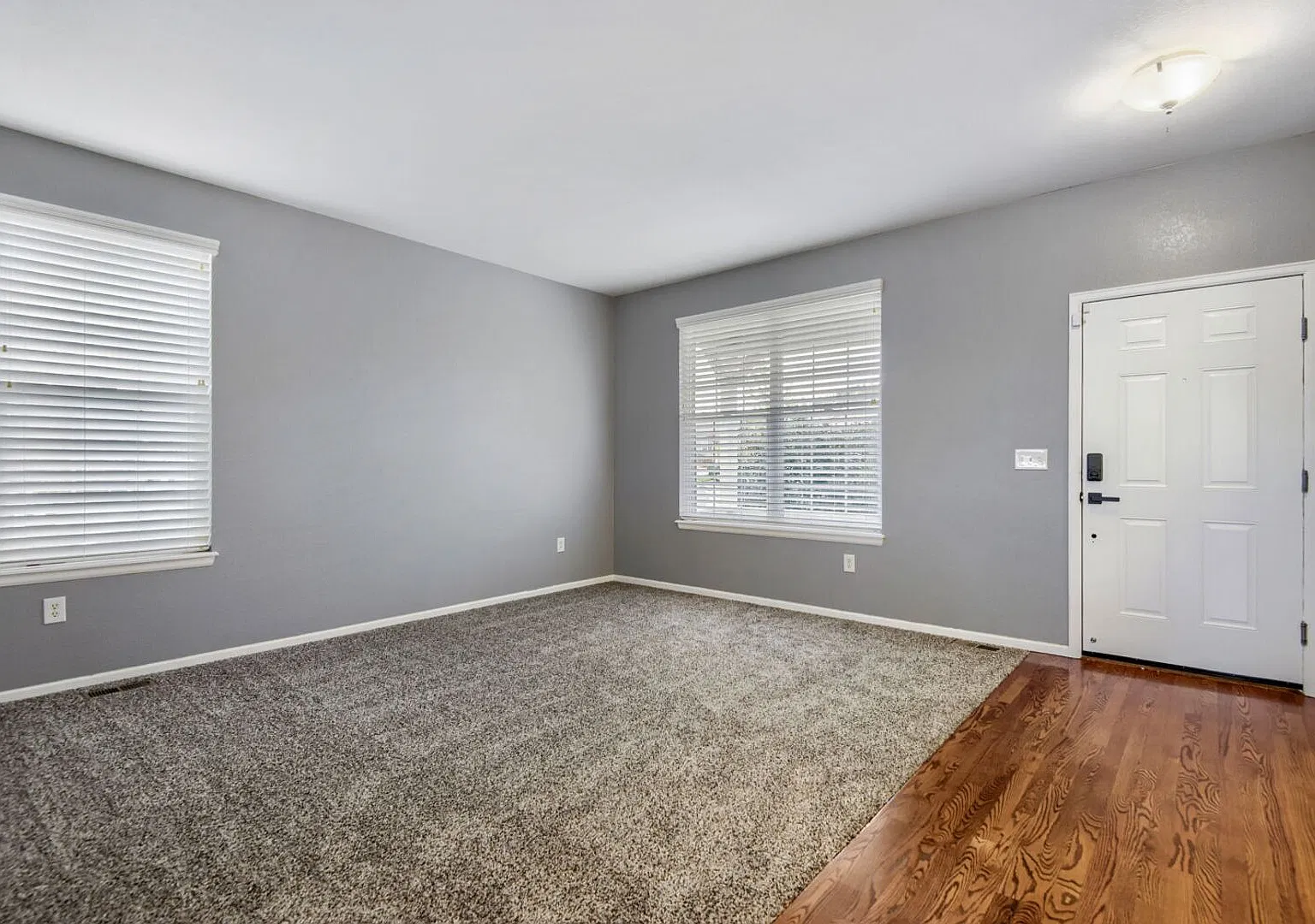 Beautiful 5 Bedroom Home- New Carpet-New Paint! Move in Ready! Gym and Craft Room! — Photo 2