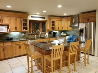 17476 Snyder Rd, Chagrin Falls, OH 44023