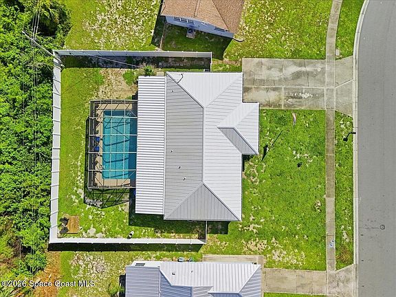 5th image of 1320 Johns Cir