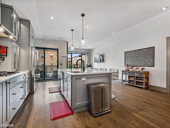 5th image of 4625 S Lake Park Ave #1S