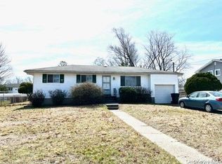 140 Ithaca St, Bay Shore, NY 11706