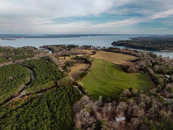 3rd image of 179 Lake Front Dr