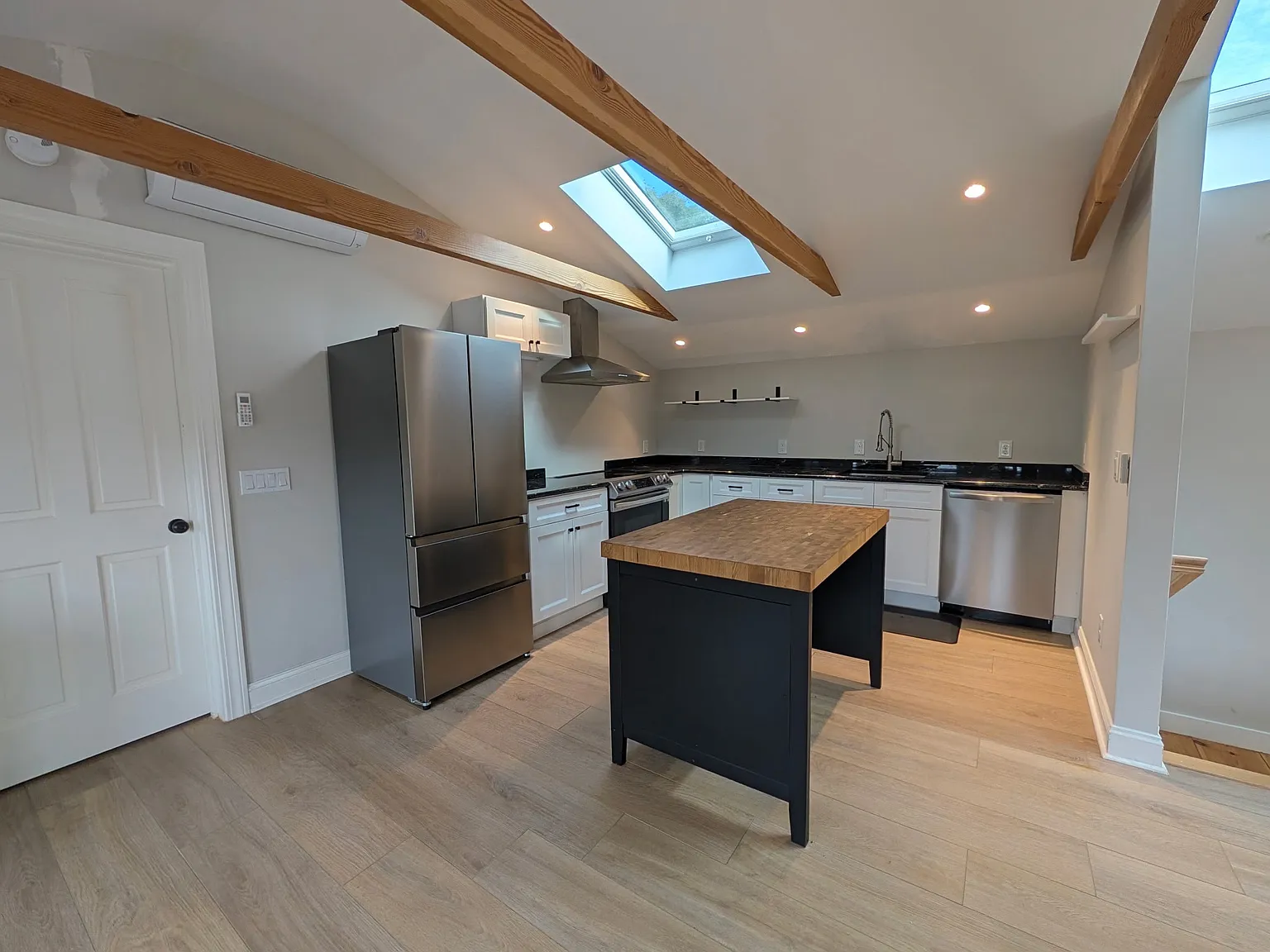 16 Inverness St — Photo 2