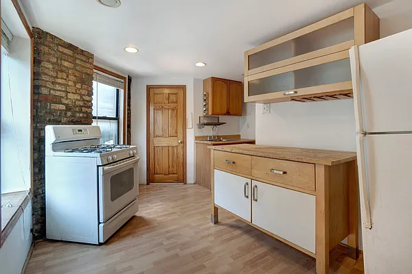 Rented by Twyford Real Estate | media 11