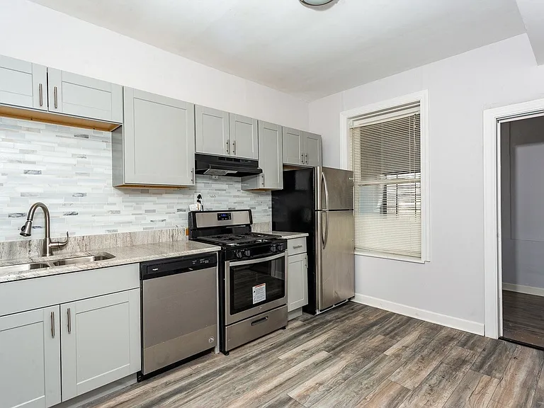 1427 E 69th Pl #2 — Photo 4